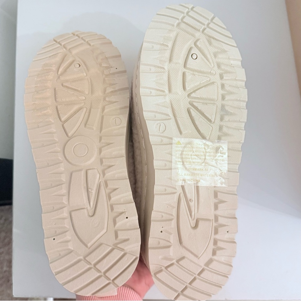 Beige Sherpa faux fur clogs with platform - Picture 4 of 5